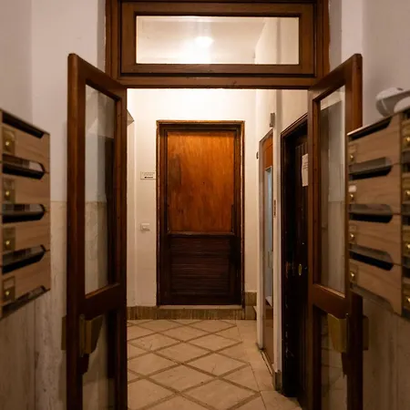 Smooth Mansion In Ponte Vecchio-3