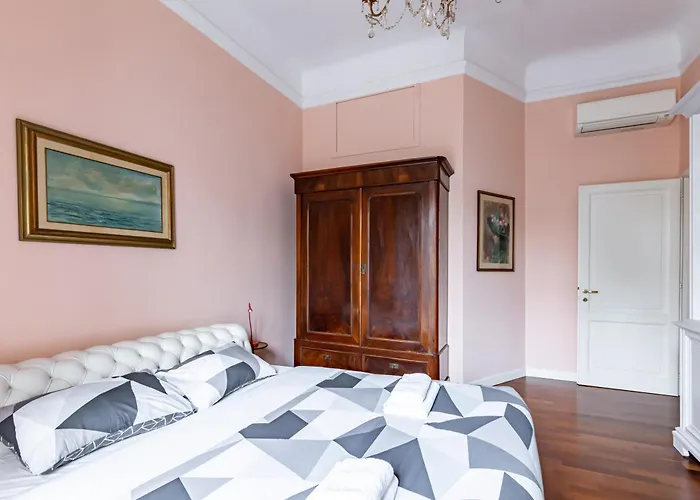 Guesthost - Stibbert & Statuto Elegant Flat With Balcony