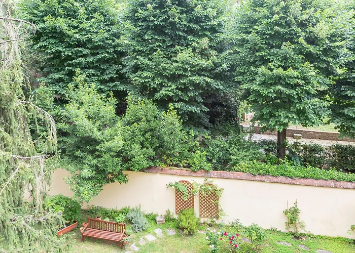 Guesthost - Stibbert & Statuto Elegant Flat With Balcony